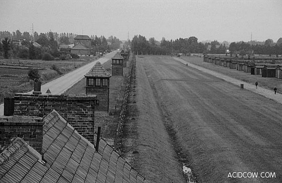 Auschwitz Concentration Camp (35 Pics)