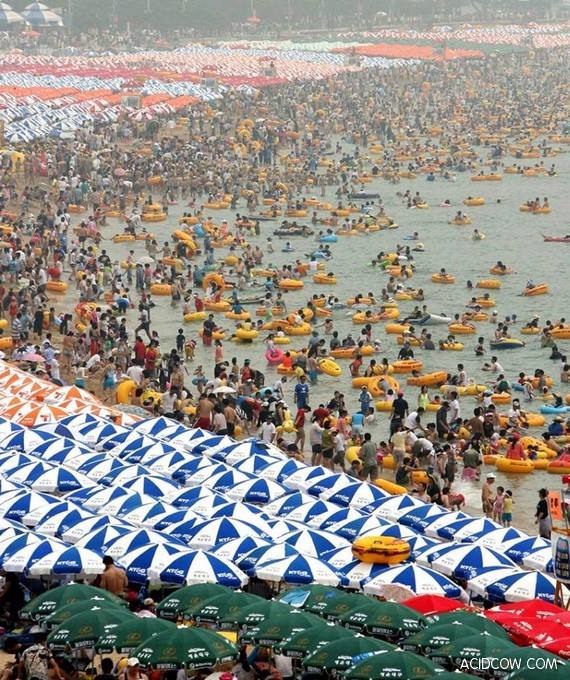 City Beach for 2,000,000 people (4 pics)