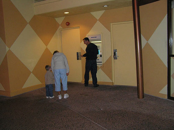 Oh, what a happy bank mistake! (3 pics)