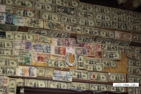 Bar with a wall from dollars (6 pics)