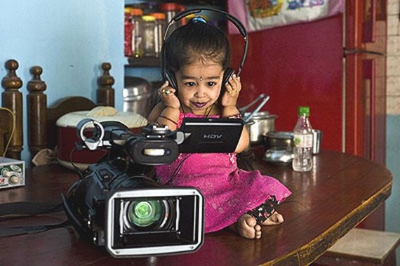 Worlds Smallest Girl Jyoti Amge (5 pics)