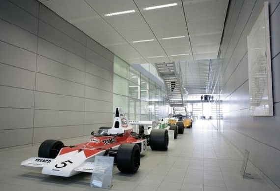 McLaren factory - a relic of speed (27 pics)