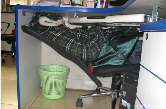 How to have a nap at work (7 pics)