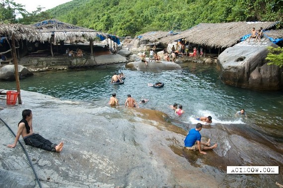 Budgetary Vietnamese aquapark (8 pics)