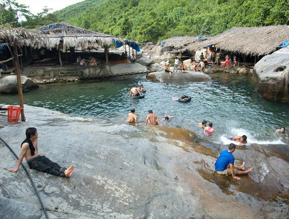 Budgetary Vietnamese aquapark (8 pics)