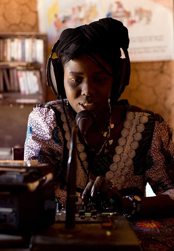 African radio station (8 pics)