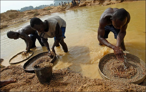 Extraction of diamonds in Africa (12 pics)