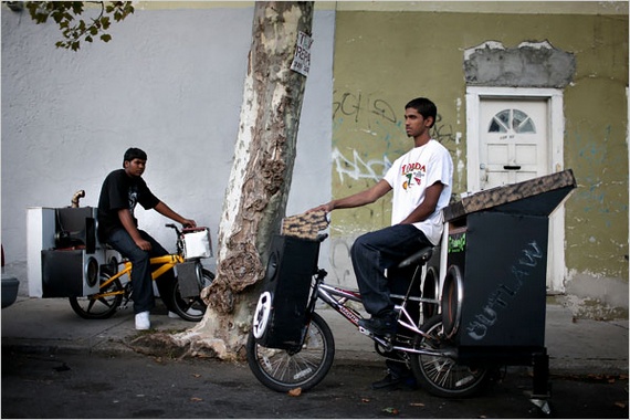 Two-wheeled guys (9 pics)