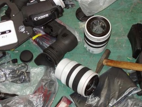 Mass destruction of the Canon cameras (11 pics)