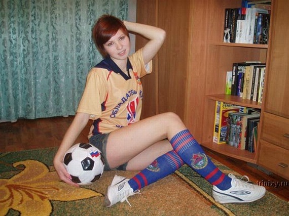 Female Football Fans (141 pics)