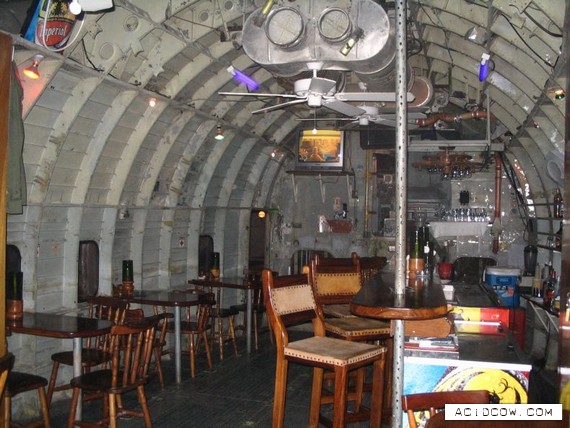 El Avion Restaurant and Bar (8 pics)