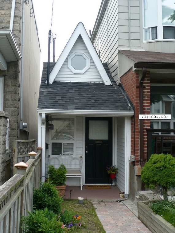 Toronto's Smallest House (11 pics)