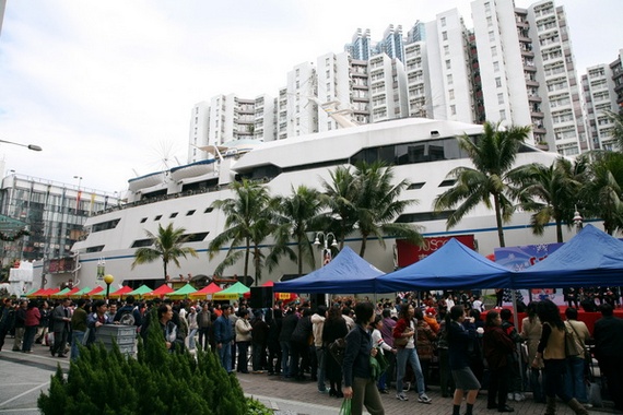 Shopping Mall in Shape of Boat (15 pics)