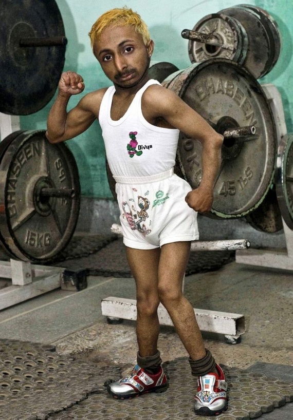 The World's Smallest Muscleman (5 pics)