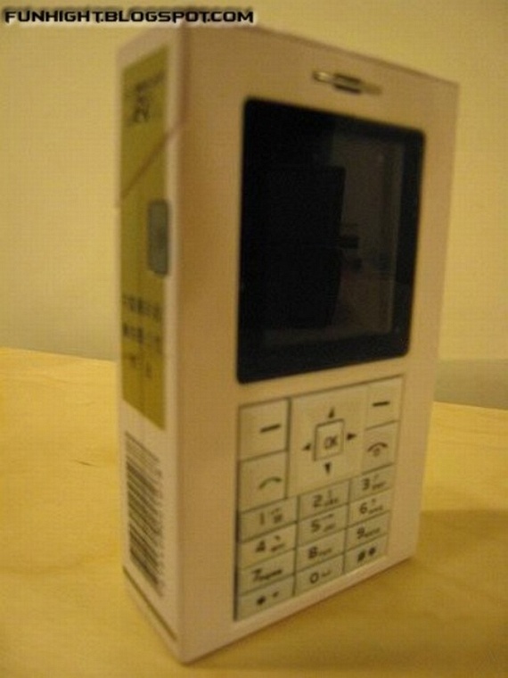 Marlboro Cigarette Box Mobile Phone (8 pics)