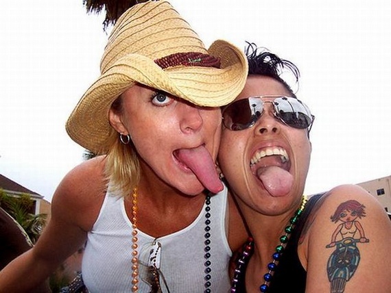 A girl with long tongue (17 pics)