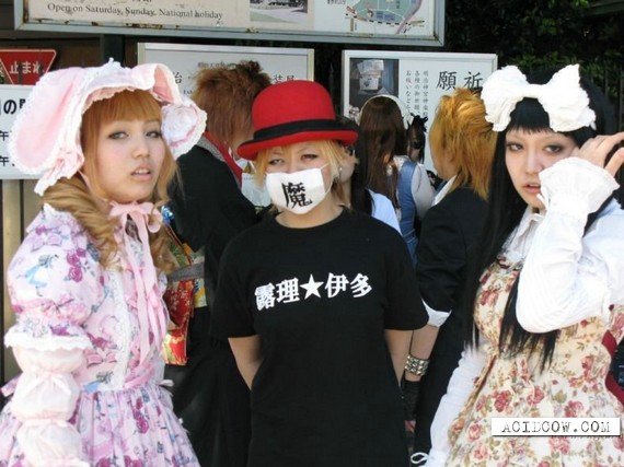 Street fashion in Japan (60 pics)