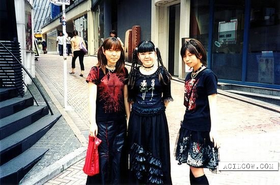 Street fashion in Japan (60 pics)