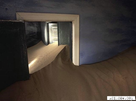 Kolmanskop - Ghost Town in the Desert (18 pics)