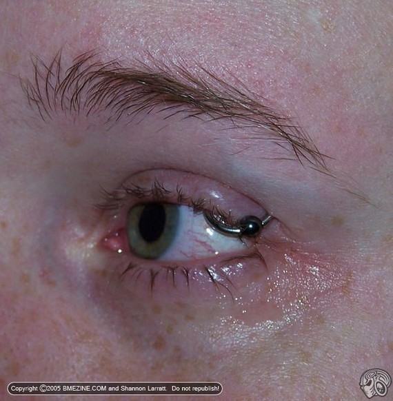 Hit of the Day! Piercing on eyelid (17 pics)