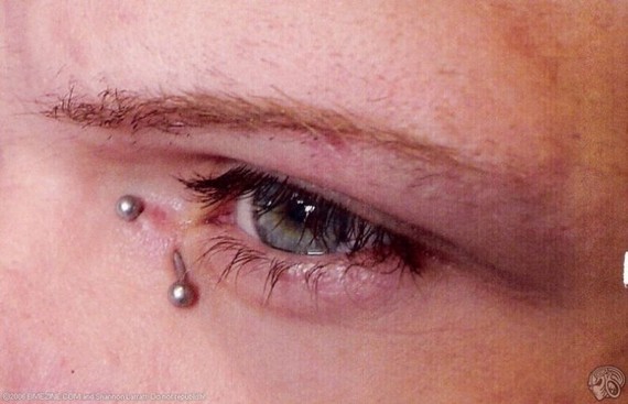 Hit of the Day! Piercing on eyelid (17 pics)