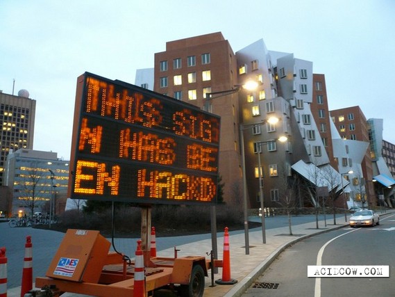 Be careful, hackers in the town (4 pics)