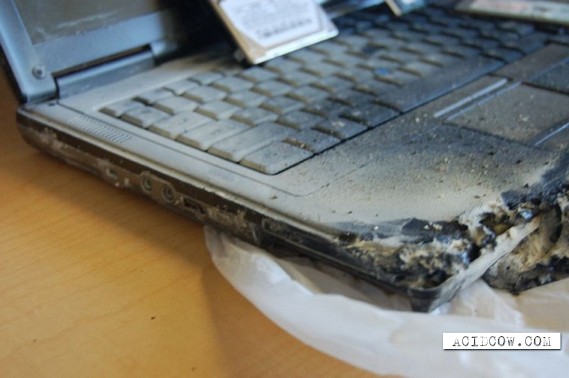 Most reliable laptop in the world (9 pics)
