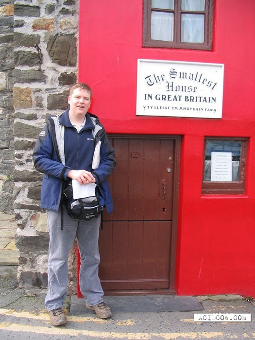 The Smallest House in Great Britain (8 pics)