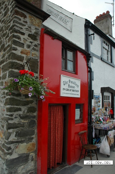 The Smallest House in Great Britain (8 pics)