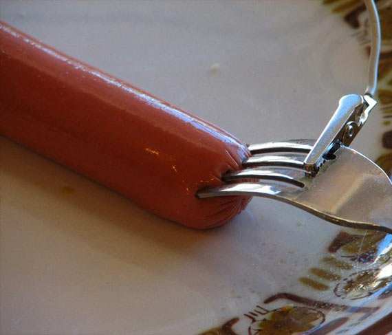 Unusual way of cooking sausages (10 pics)