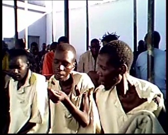 Zimbabwean jail (23 pics)