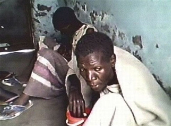 Zimbabwean jail (23 pics)