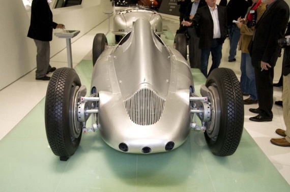 The Porsche Museum (51 pics)