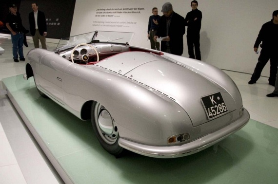 The Porsche Museum (51 pics)
