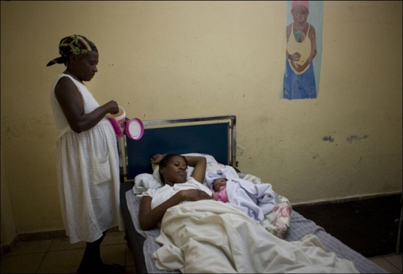 Childbirth danger rampant in Haiti (15 pics)