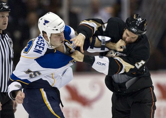 Hockey Fights (33 pics)