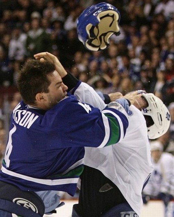 Hockey Fights (33 pics)