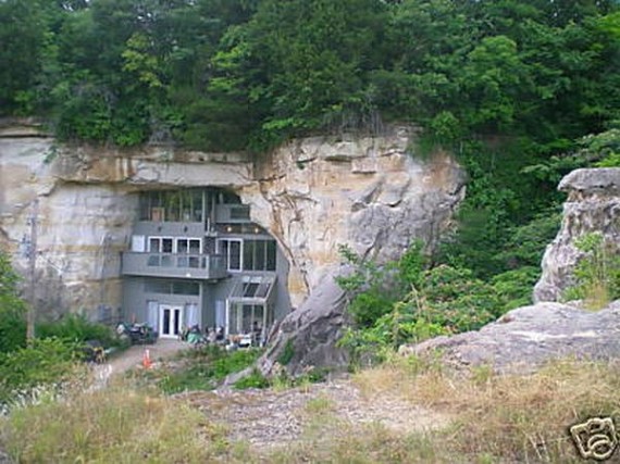 Cave House for Sale on Ebay (12 pics + video)