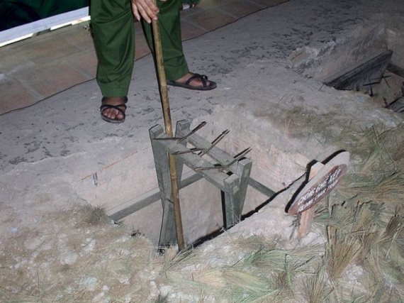 Viet Cong tunnel systems (22 pics)