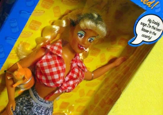 Meet the trailer trash dolls... (8 pics)