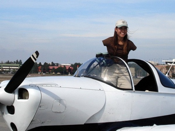 Jessica Cox Becomes First Pilot With No Arms