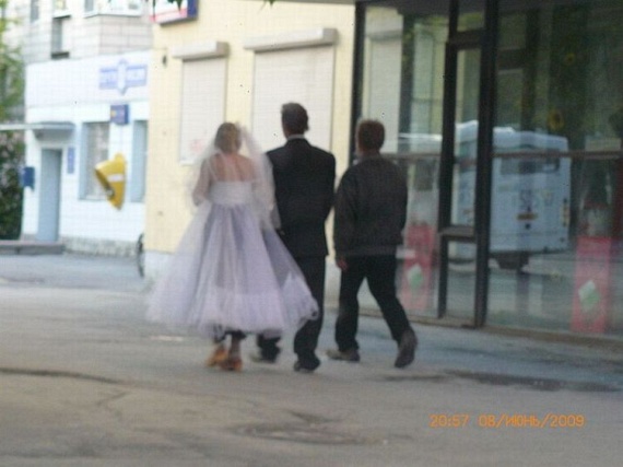 Unordinary wedding (4 pics)