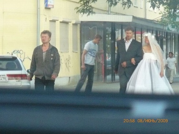 Unordinary wedding (4 pics)