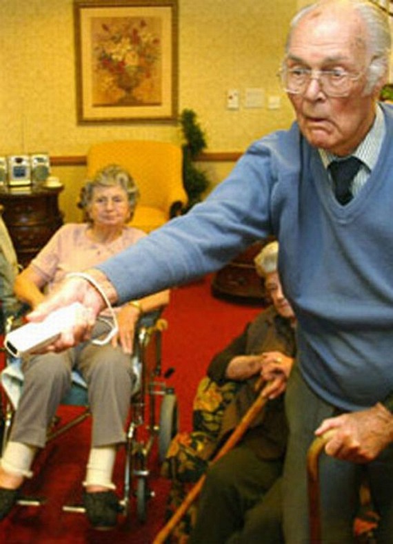 Pensioners Playing Wii (20 pics)
