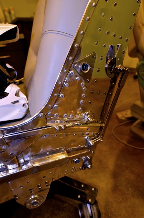 Converting an F4 Phantom Ejection Seat into a Chair (10 pics)