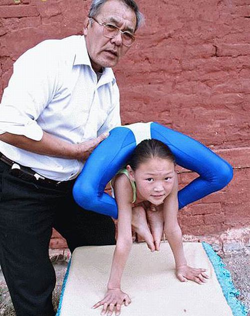 Chinese Gymnastics School (38 pics)