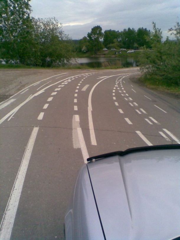 Road Marking Fail (6 pics)