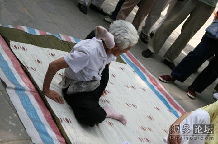 Yoga Grandma (10 pics)