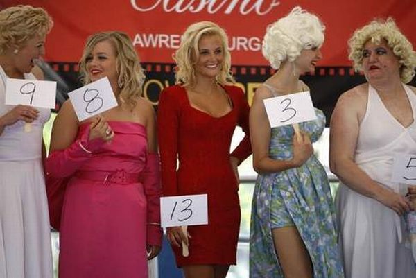 Marilyn Look-alike Contest in Cincinnati (17 pics)
