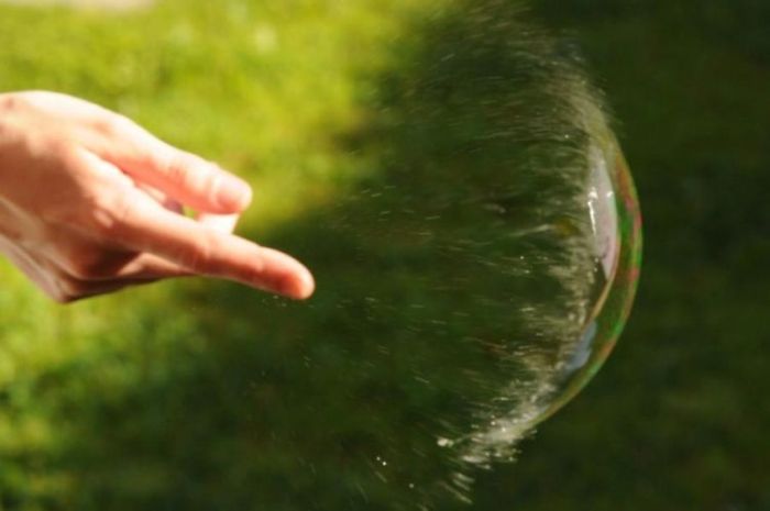 Bursting soap-bubble (9 pics)